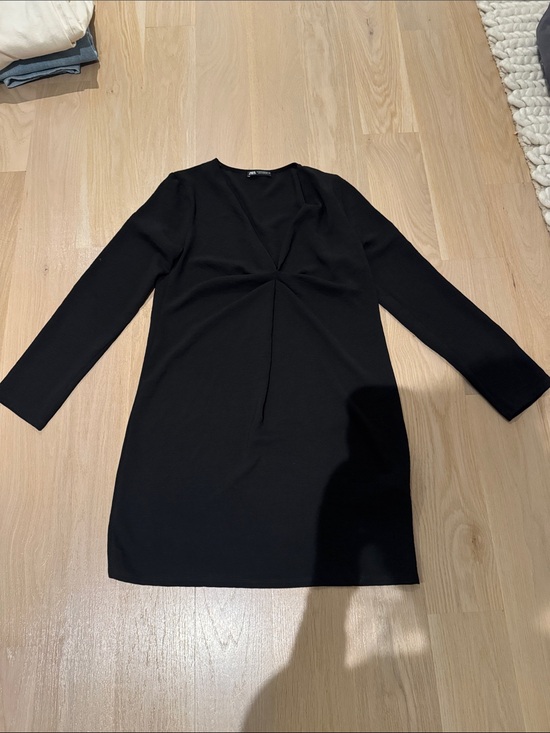 Zara Dresses & Skirts - Black V-Neck Long Sleeve Dress
